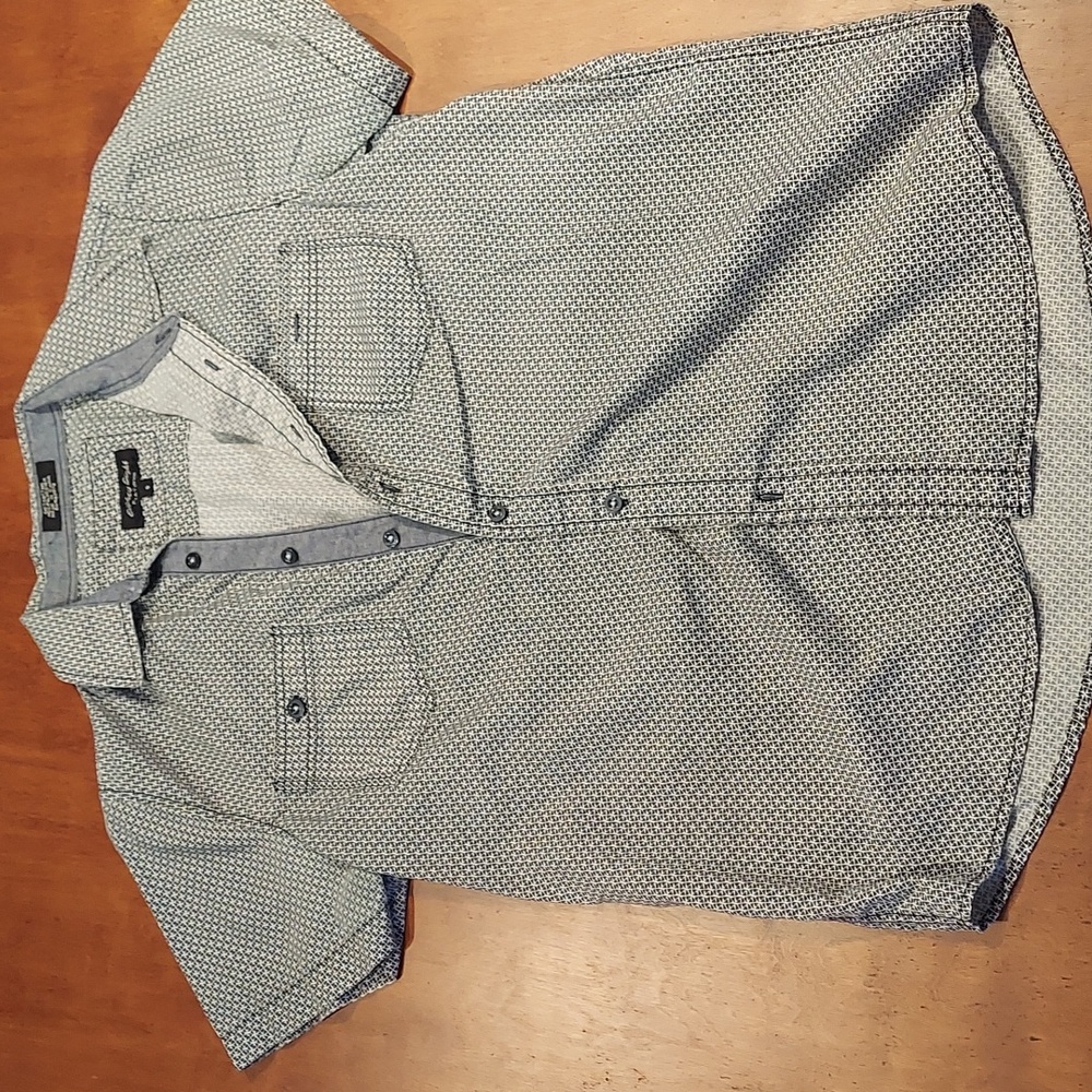 Short sleeve button down